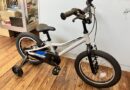 お子様用の補助輪付き自転車！！　＆　カーボンハンドル・メンテナンス用品・ベルなど人気商品入荷です。