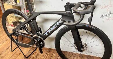 トレック 『 Madone（マドン）SLR プロジェクトワン 』！！　＆　軽量で涼しいヘルメット『 LAZER  ジェネシス 』